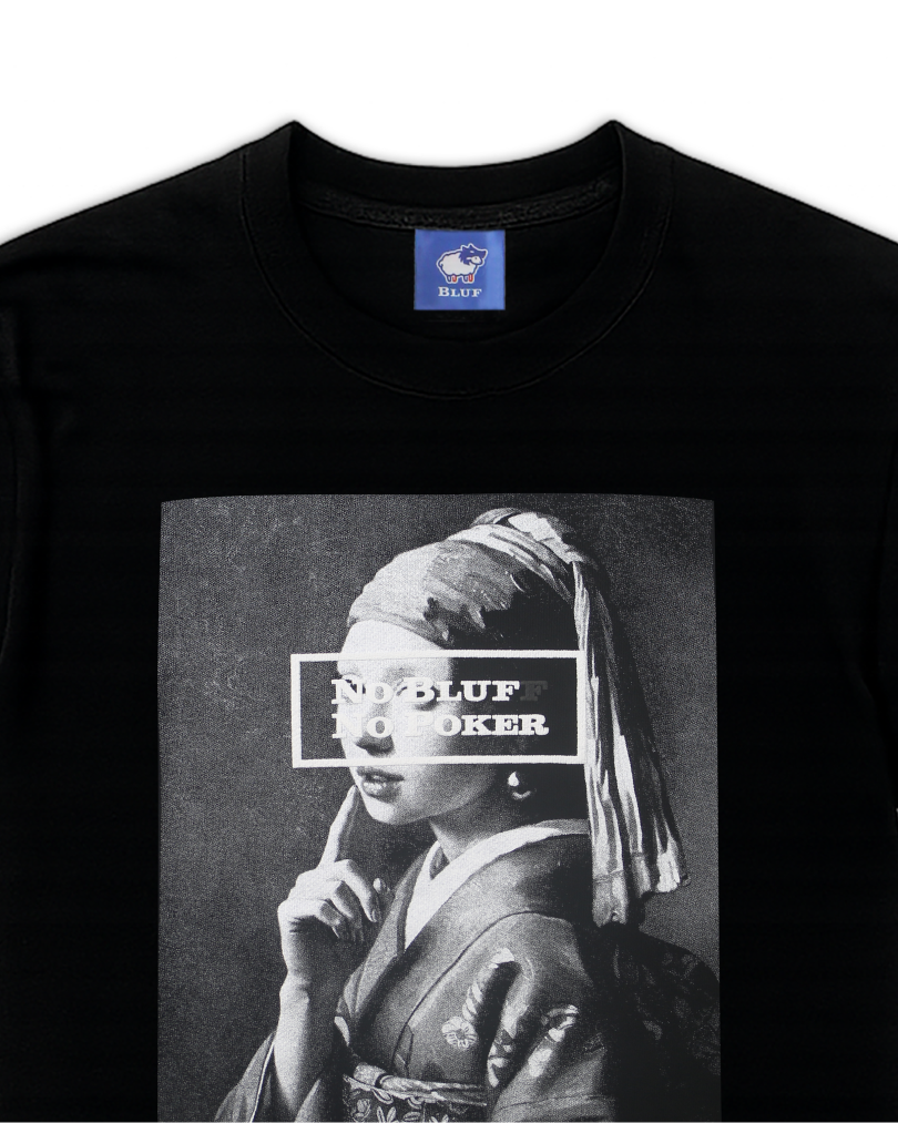Woman wearing KIMONO_T-SHIRT