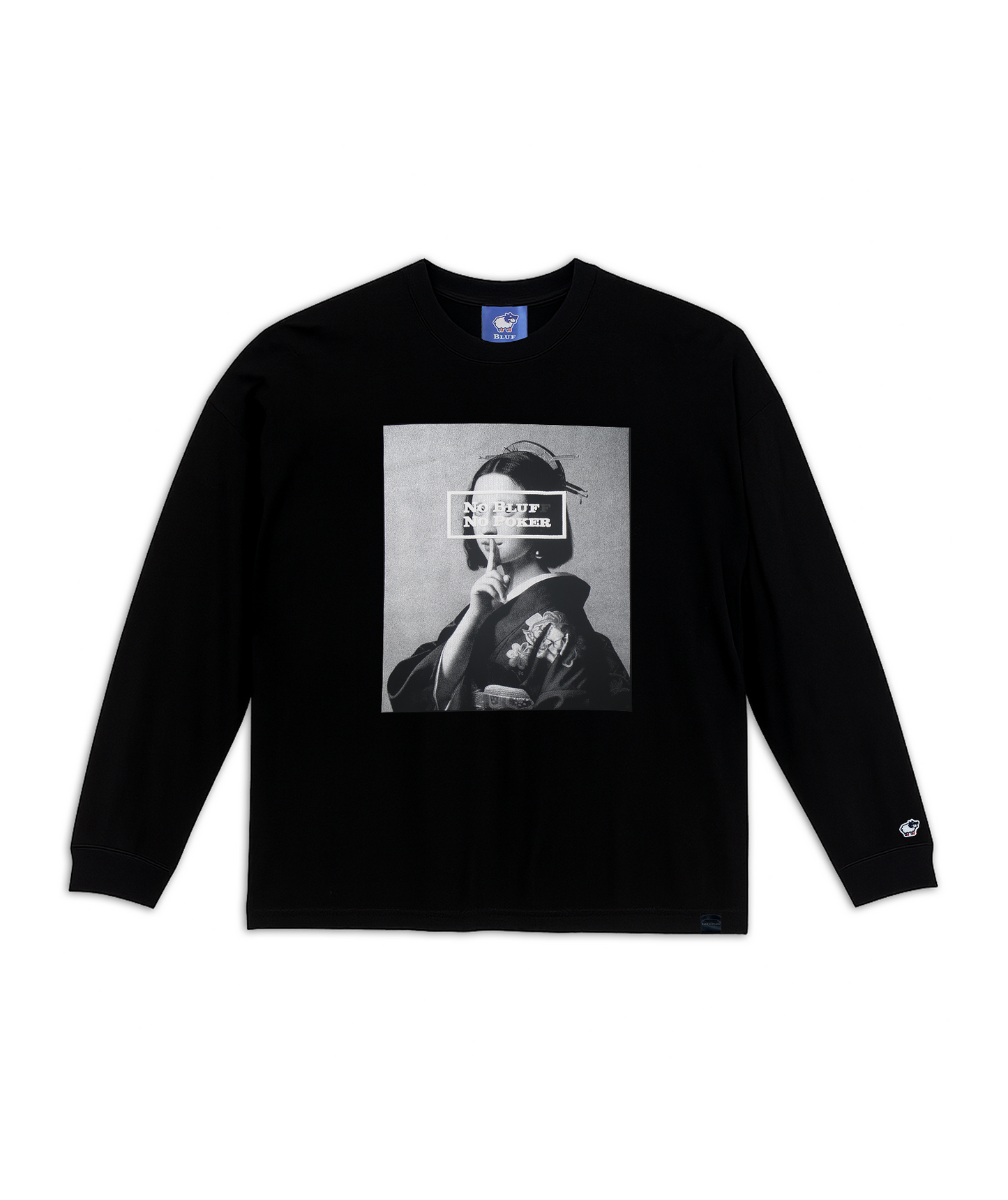 Woman wearing KIMONO_LONG-SLEEVE T-SHIRT (Mona Lisa)