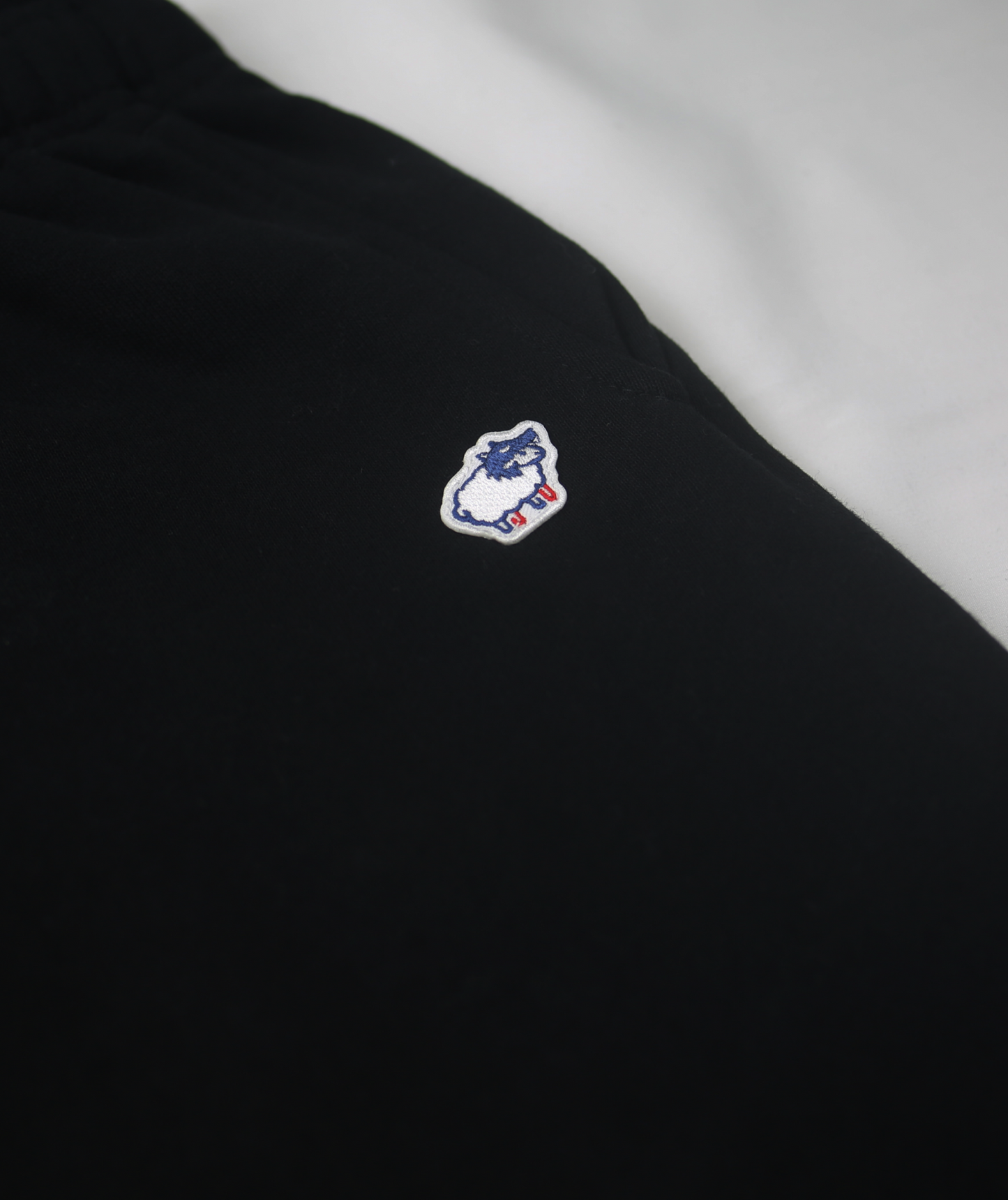 PATCH_SWEATPANTS